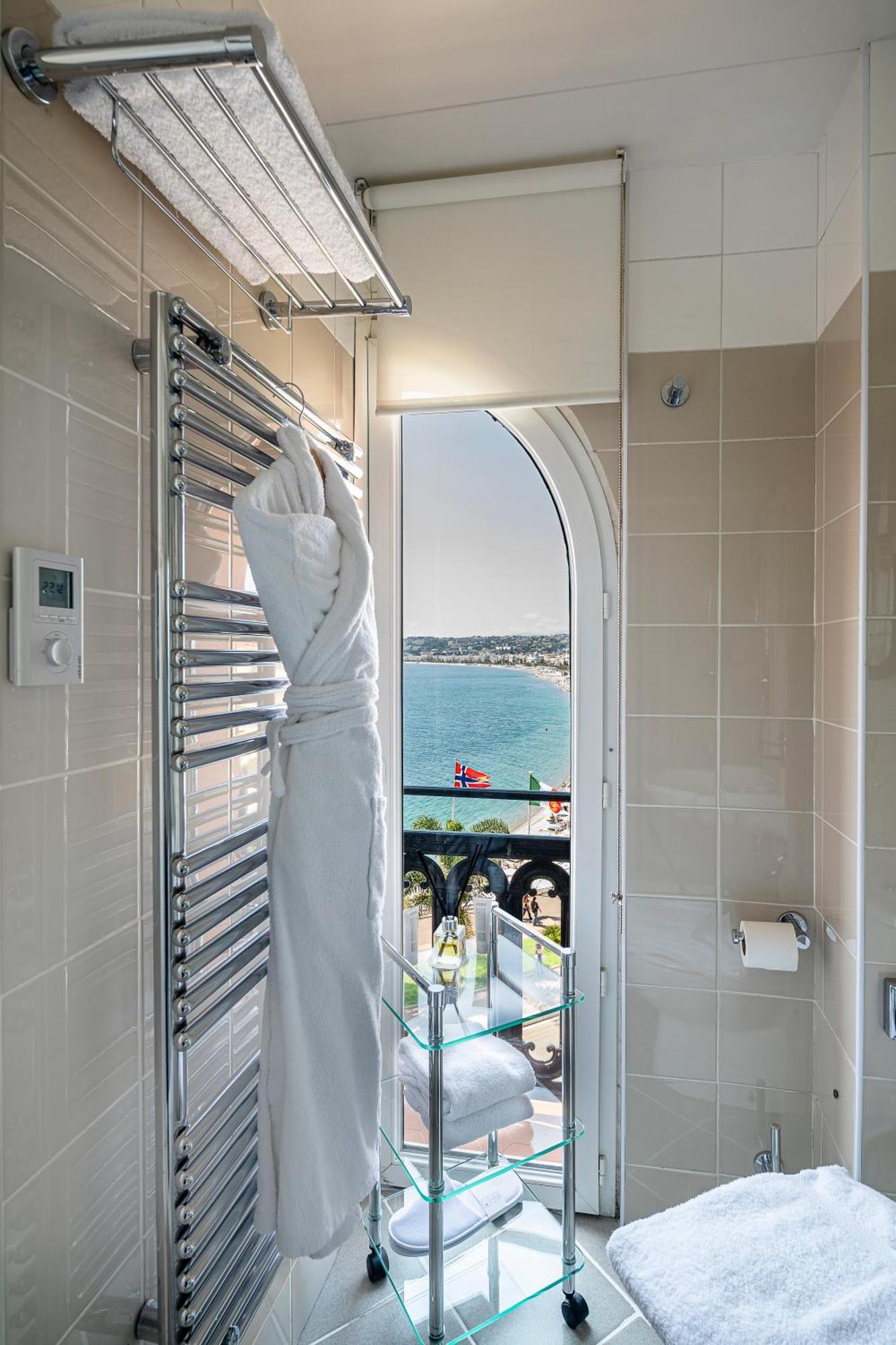 Suisse Hotel 4*